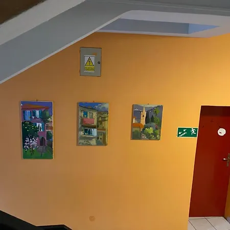Hostal Art Space *